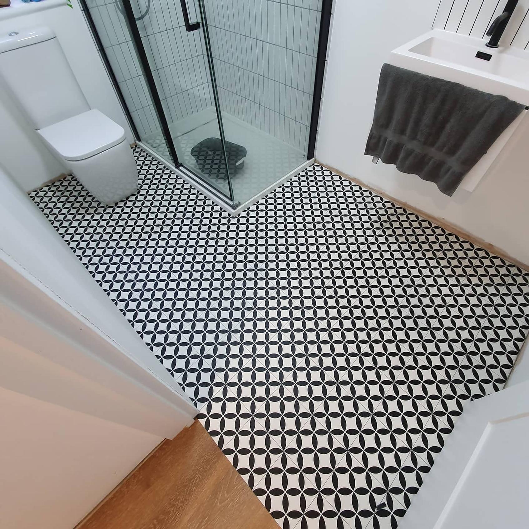bathroom/shower room vinyl, vinyl fitter Worthing